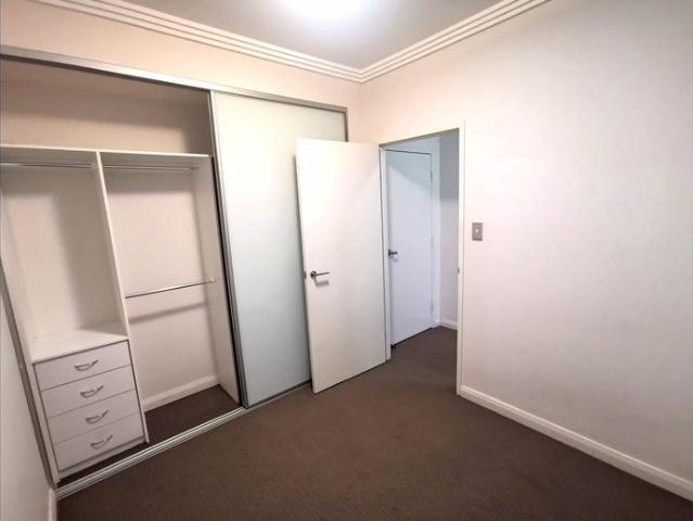 Modem one bedroom unit plus study room only $550 per week