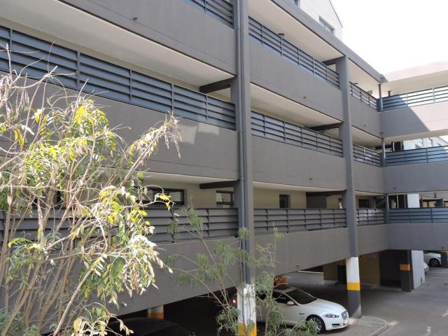 Modenr and secure 2 bed apartment in Menlo Park