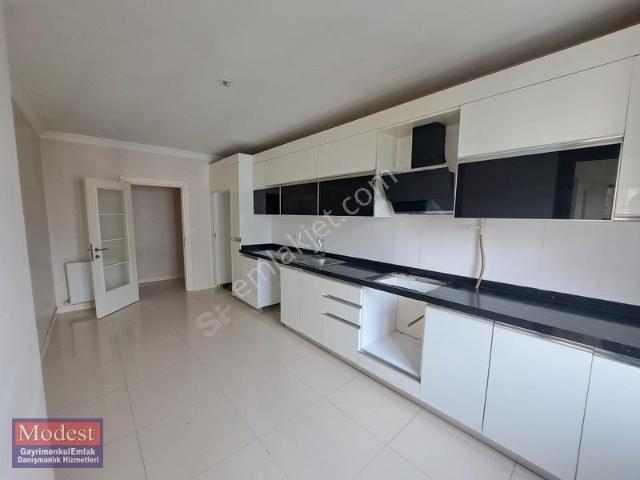 Modest Den Kartal Uğurmumcu Merkezde Satılık Daire 190m2