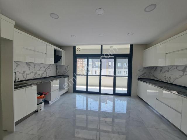 Modest Den Uğurmumcu Merkezde Satılık 3+1 Daire 170m2
