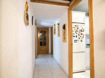 Modest single bedroom, in a 2 bedroom flat, in the El Guinardó neighbourhood