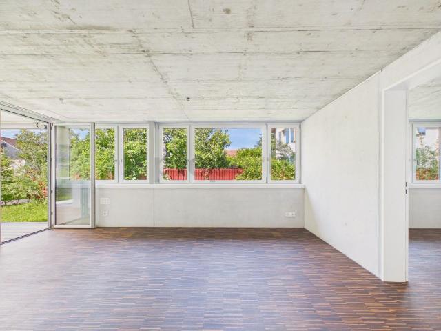 Modern 3.5 room apartment with elevator and parking space, Therwil
