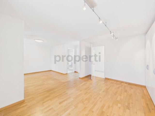 Modern 3.5 room apartment with spacious floor plan and sunny outdoor area in Utzigen