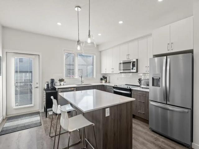 Modern 3 Bed, 3.5 Bath Townhome | Housecleaning Included — 3 Bedrooms Townhouse