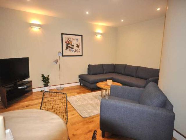 Modern 3 Bed 3 Bath Flat in Holborn