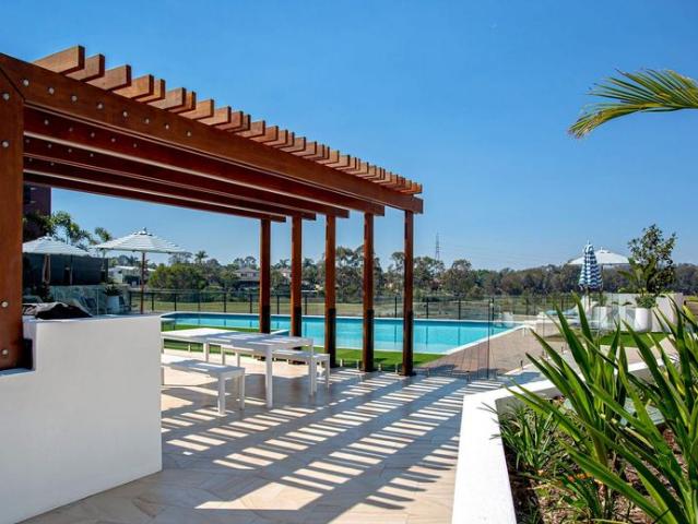 Modern 3 Bed 2.5 Bath 2 Cars Parkside Terrace Home in the Heart of Robina