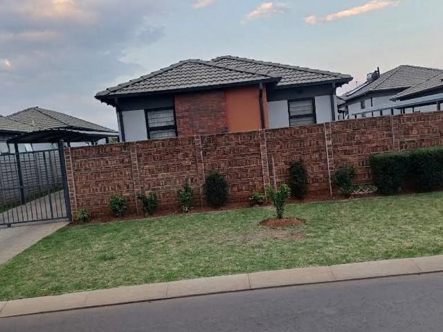 Modern 3 Bed, 2 Bath Gem Near Royal School & Sky City Mall