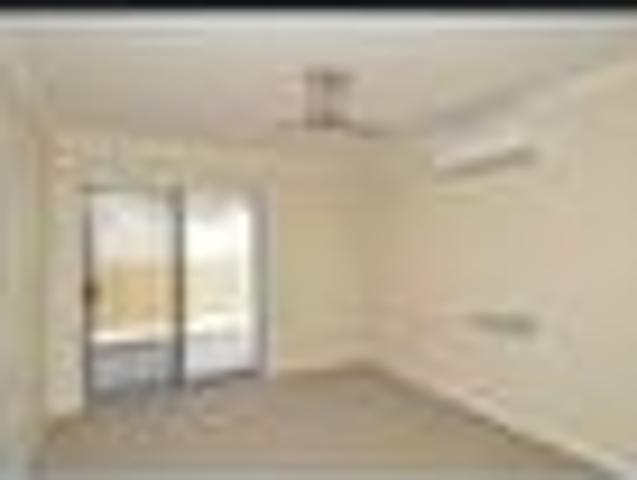 Modern 3 bed, 2 bath Home close to shops & schools