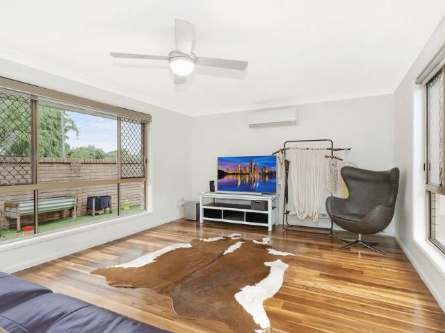 Modern 3 Bed 2 Bath Home in Robina
