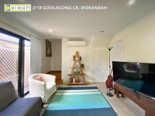modern 3 bed, 2 bath townhouse for rent low maintenance!