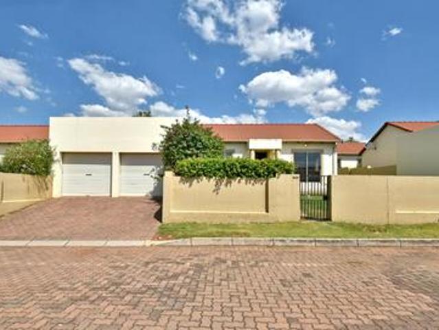 modern 3 bed, 2 bath townhouse in se.