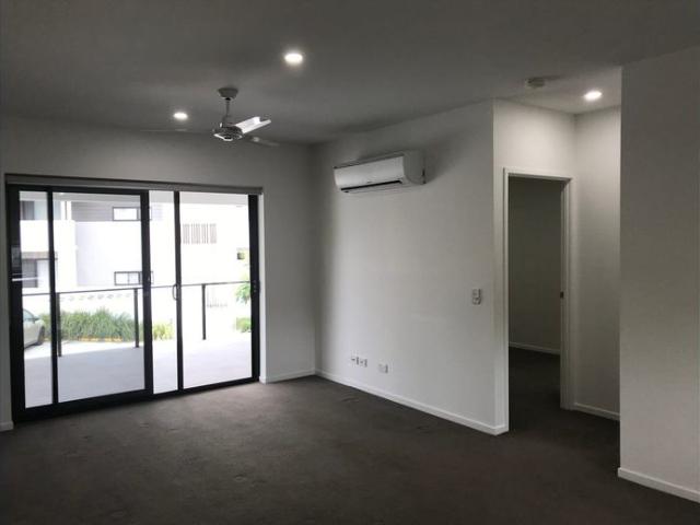 Modern 3 bed 2 bath unit with 2 carpaces and storage cage