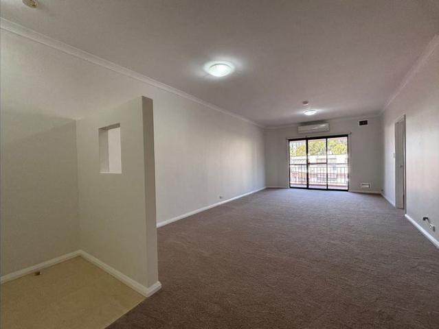 Modern 3 Bed Apartment in Prime Location!