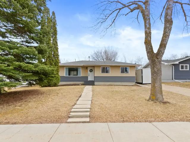 Modern 3 Bed Bungalow in Quiet Cul de Sac Across from the Park!