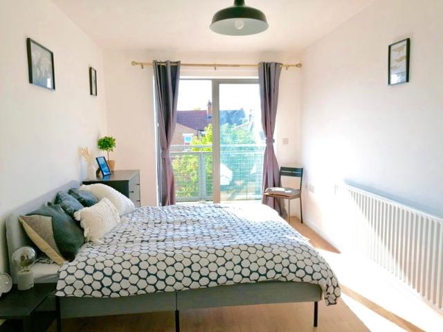 Modern 3 Bed Flat in Seven Sisters