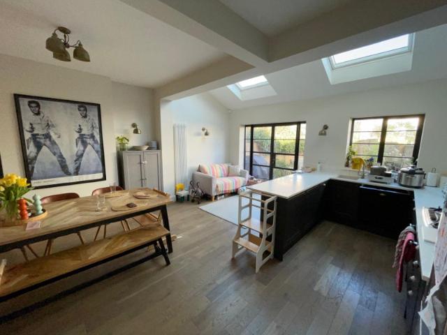 Modern 3 Bed Home 8 weeks short let
