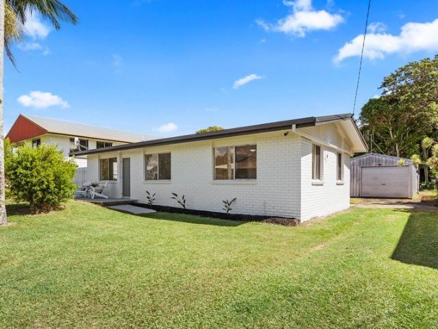 Modern 3 Bed Home, Close to Beach!