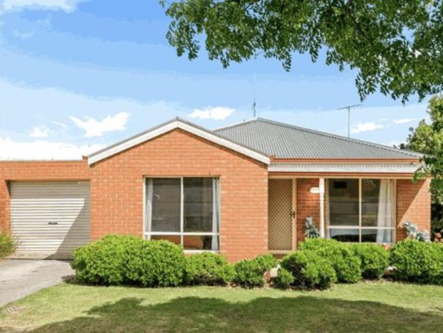 Modern 3 bed Leopold home open living, double garage, close to amenities
