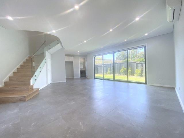 Modern 3 bed townhouse in Carlingford West catchment