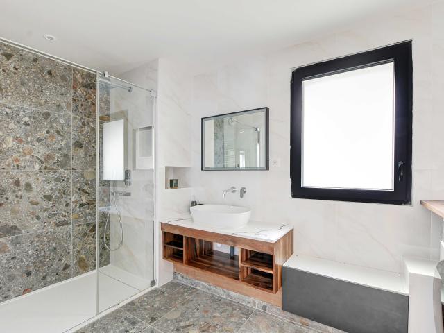 Modern 3 bedroom/6 person apartment on the outskirts of Paris