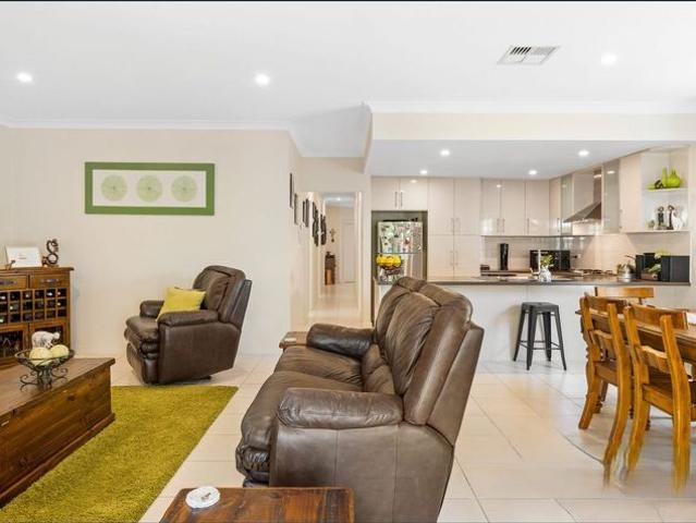 Modern 3 Bedroom Oasis Between City & Sea