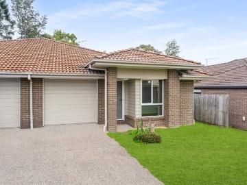 Modern 3 bedroom on it's own title | No Body Corp!