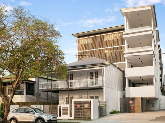 Modern 3 Bedroom Apartment
