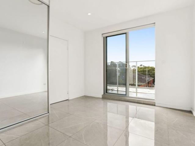 Modern 3 Bedroom Apartment