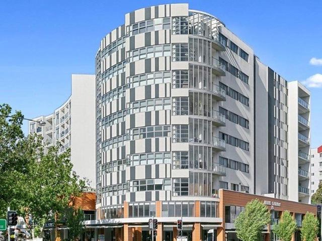 MODERN 3 BEDROOM APARTMENT