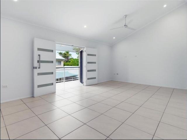 Modern 3 Bedroom Apartment with CBD Convenience