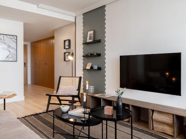 Modern 3 Bedroom Apartment with Ducted Air Conditioning and Designer Furnishings, Madrid Amsterdam Apartments for Rent