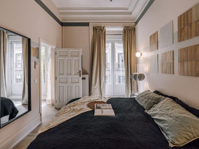 Modern 3 Bedroom Apartment with Designer Decor and AC in Hortaleza Street, Madrid Amsterdam Apartments for Rent