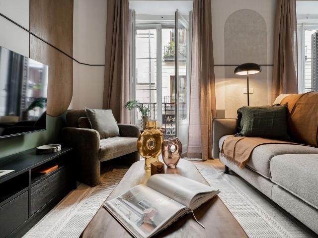 Modern 3 Bedroom Apartment with Designer Finishes on Caños del Peral Street, Madrid Amsterdam Apartments for Rent