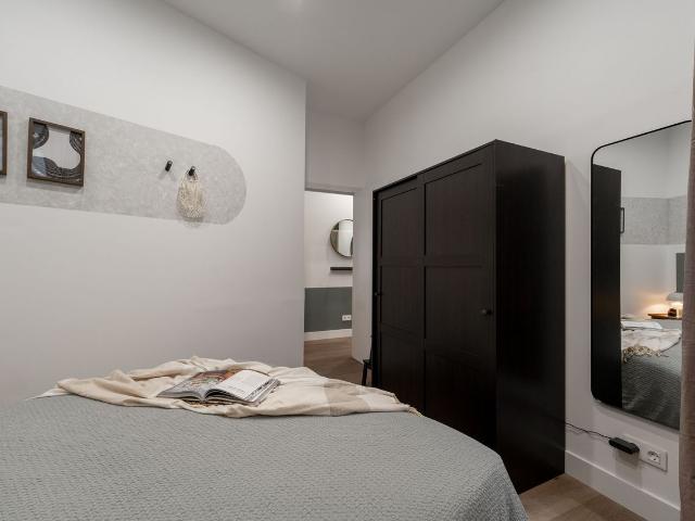 Modern 3 Bedroom Apartment with Designer Finishes on Caños del Peral Street, Madrid Amsterdam Apartments for Rent