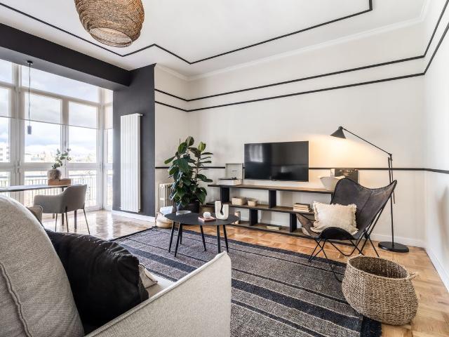 Modern 3 Bedroom Apartment with Designer Finishes on Concha Espina Street, Madrid Amsterdam Apartments for Rent