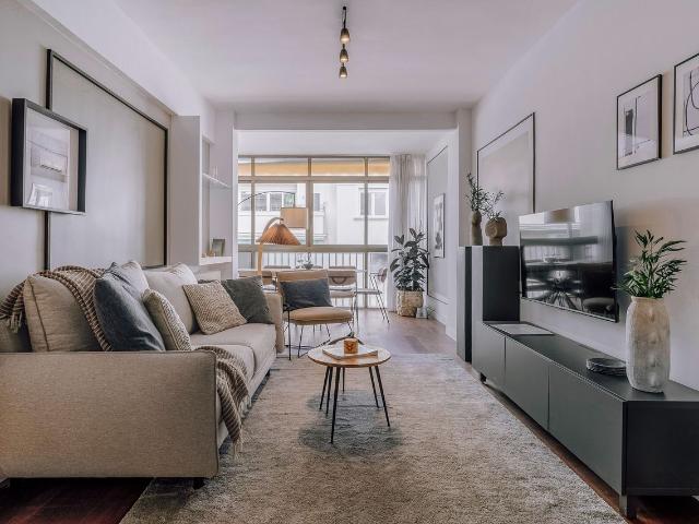 Modern 3 Bedroom Apartment with Designer Finishes in Cristóbal Bordiú, Madrid Amsterdam Apartments for Rent