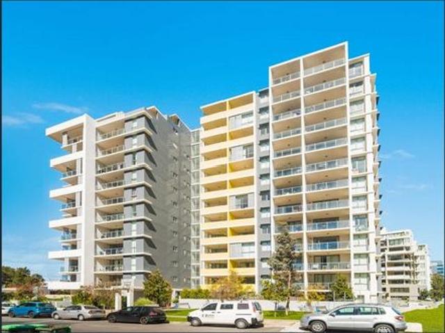Modern 3 Bedroom Apartment with Double Parking