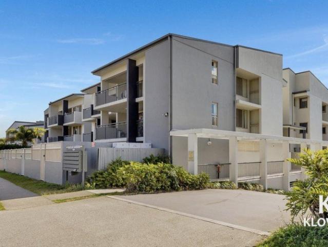 Modern 3 Bedroom Apartment with Pool & Prime Location!