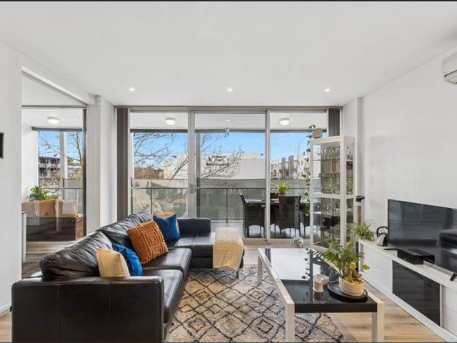 Modern 3 Bedroom Apartment in the Heart of Mawson Lakes