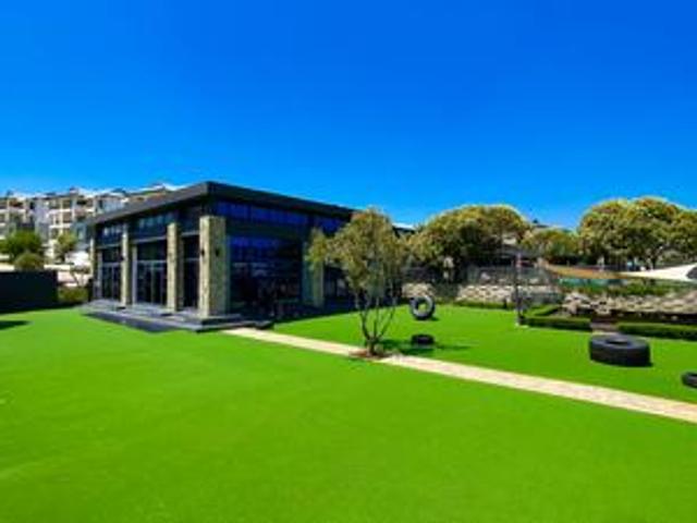 modern 3 bedroom apartment in westla.