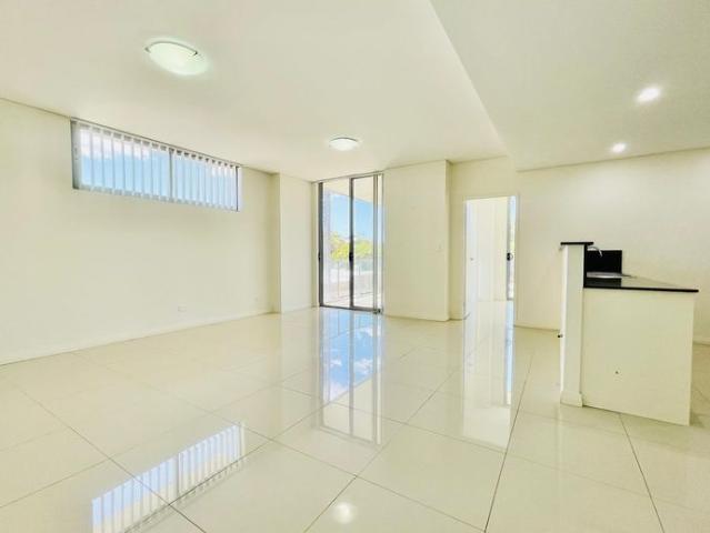 Modern 3 Bedroom Apartment in Hillsdale for Lease