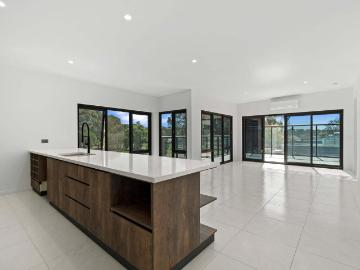 Modern 3 Bedroom Apartment in Prime Location