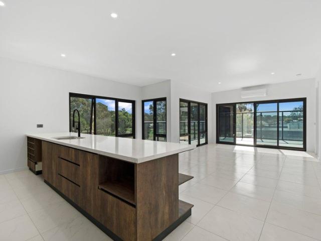 Modern 3 Bedroom Apartment in Prime Location