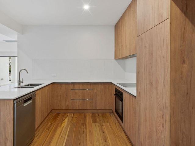 Modern 3 Bedroom Apartments in the Heart of Rocklea Immaculate condition