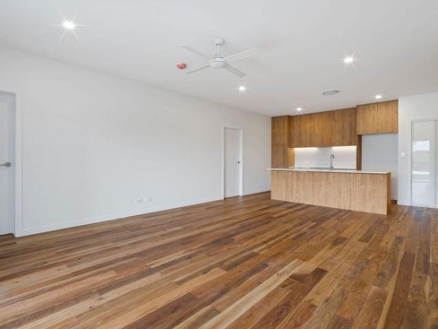 Modern 3 Bedroom Apartments in the Heart of Rocklea Immaculate condition