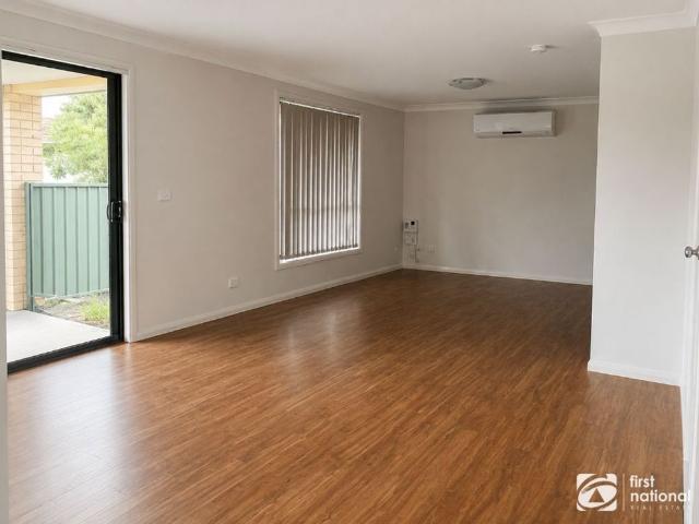 Modern 3 bedroom central home with double garage handy location!