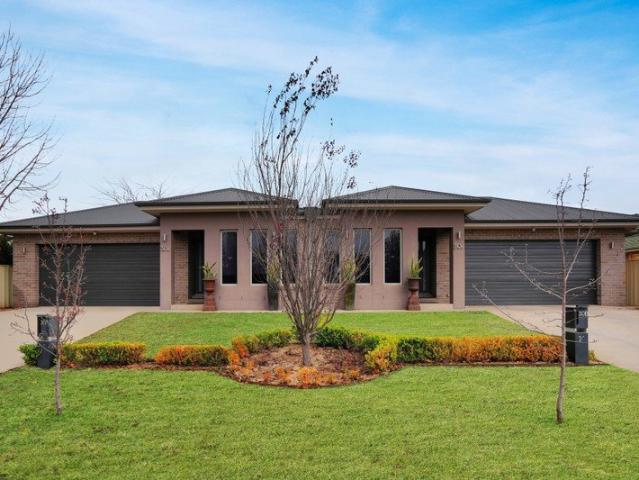 Modern 3 bedroom Collina Villas!