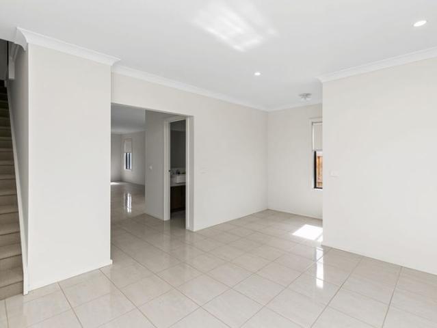 Modern 3 Bedroom Corner Block Townhouse with 2 Living areas!