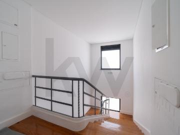 Modern 3 bedroom duplex with terrace and balcony – Moscavide