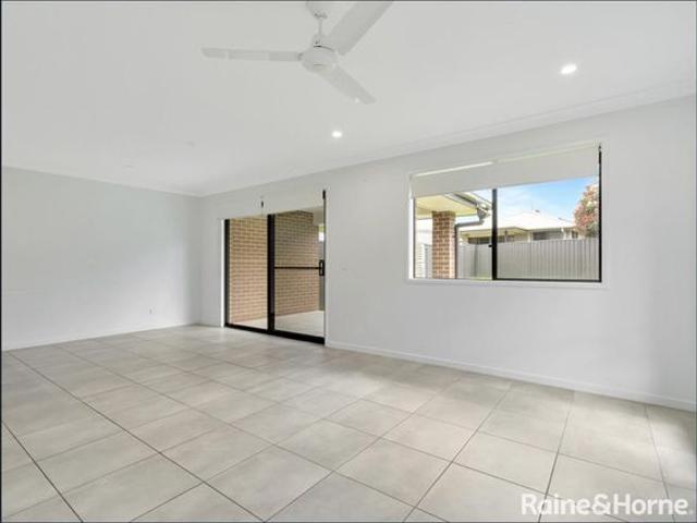 Modern 3 Bedroom Duplex Comfort, Convenience & Lifestyle!